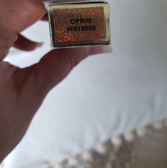 SALE! TOO FACED TWINKLE TWINKLE LIQUID EYESHADOW - Picture 3 of 4